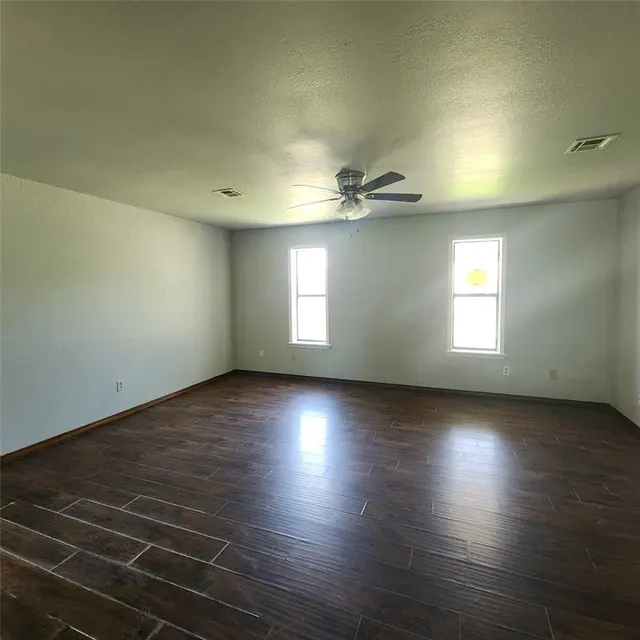 Photo 2 — 2413 7th Street, Prague, OK 74864