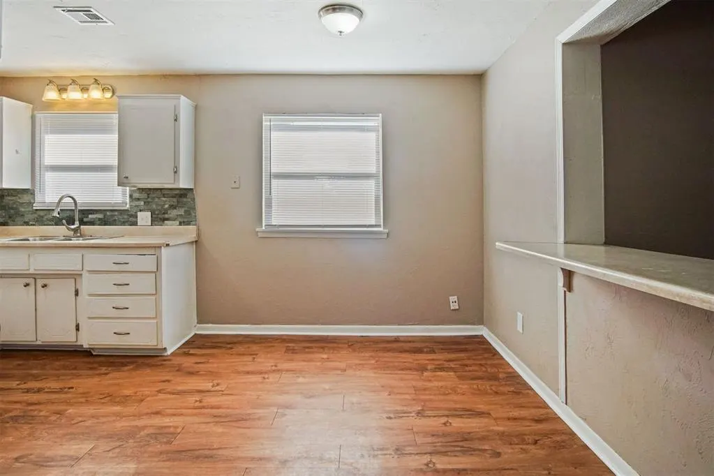Photo 4 — 1717 Symphony Lane, Midwest City, OK 73130