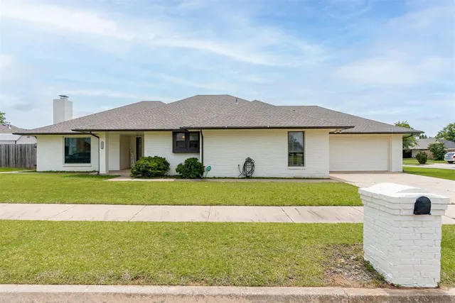 Front exterior — 10004 S Drexel Avenue, Oklahoma City, OK 73159