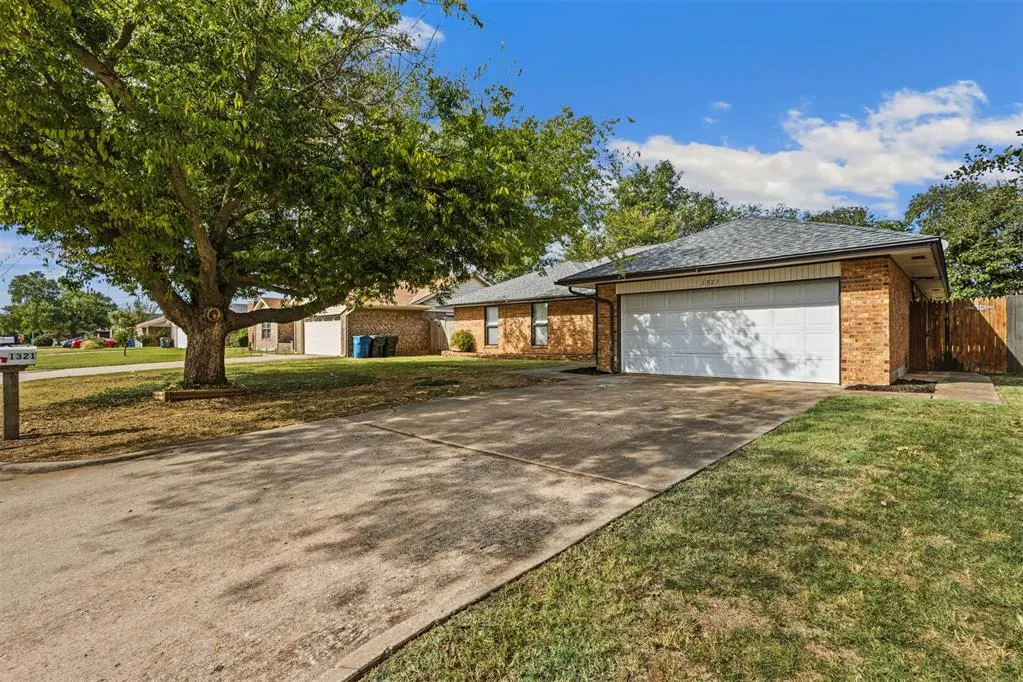 Front exterior — 1321 Alviola Avenue, Midwest City, OK 73110