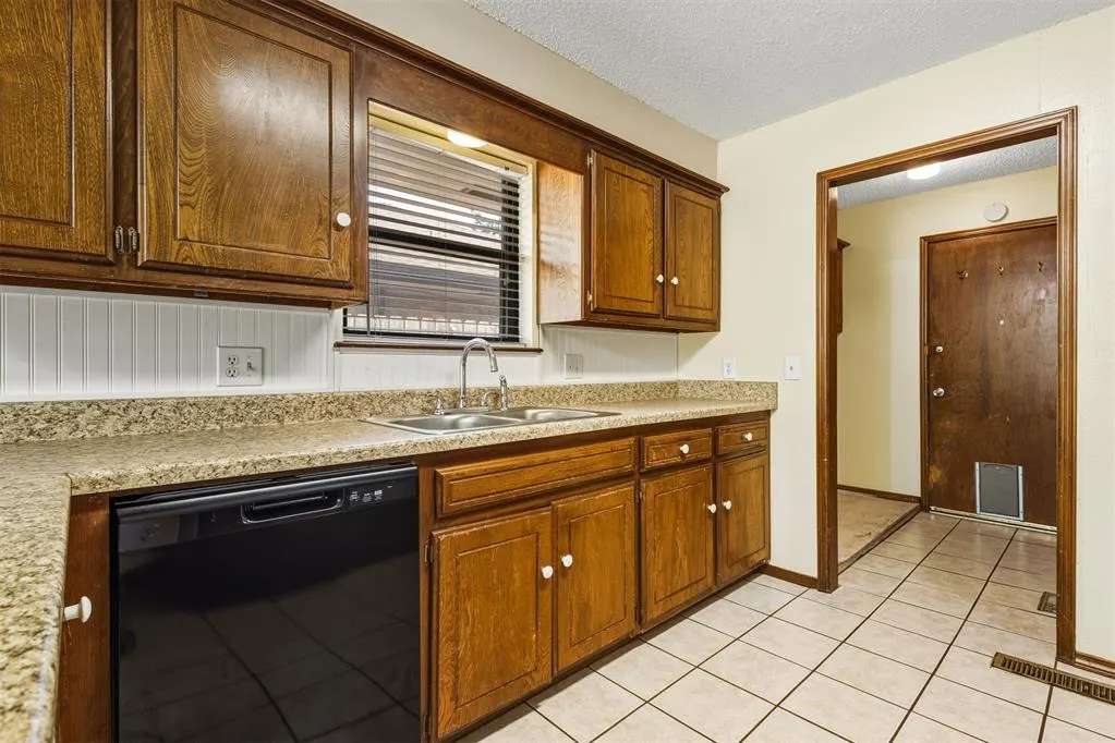 Photo 13 — 1321 Alviola Avenue, Midwest City, OK 73110