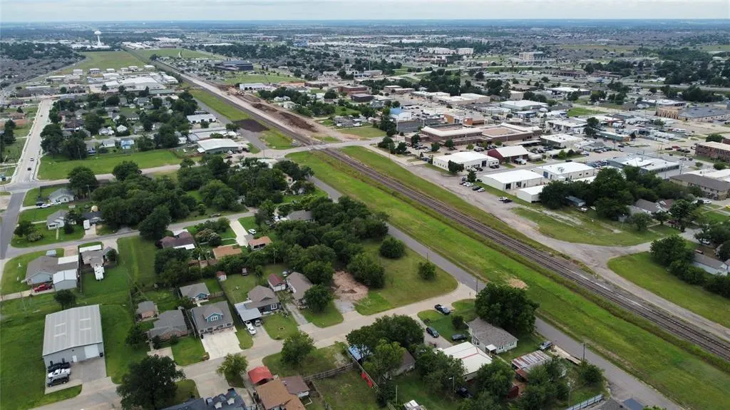 Photo 7 — 200 NE 2nd Street, Moore, OK 73160