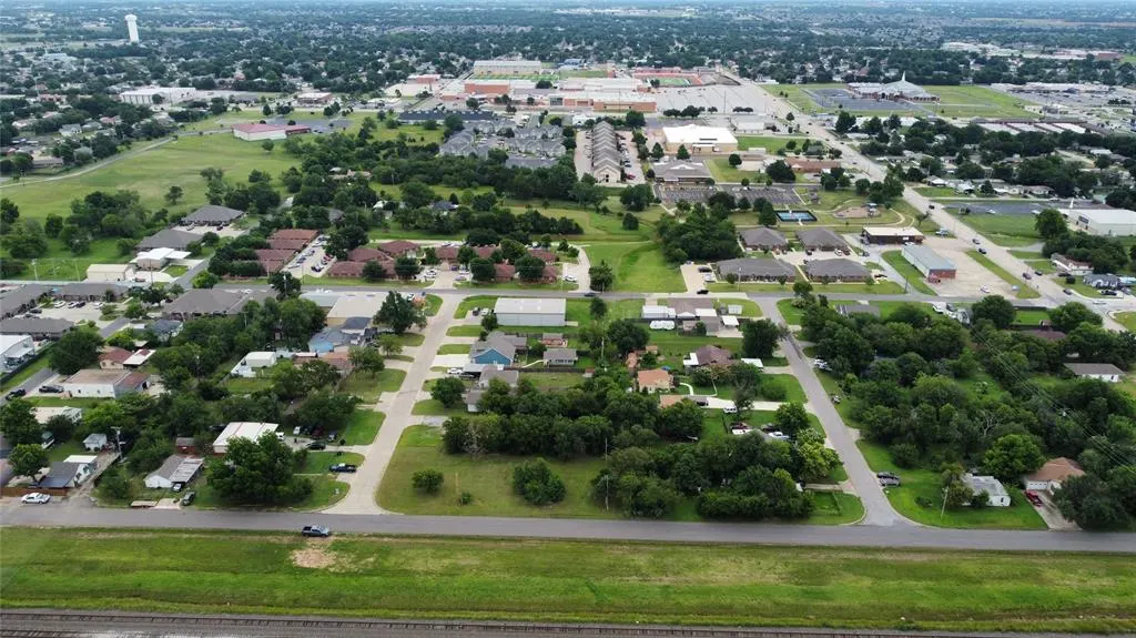 Photo 9 — 200 NE 2nd Street, Moore, OK 73160