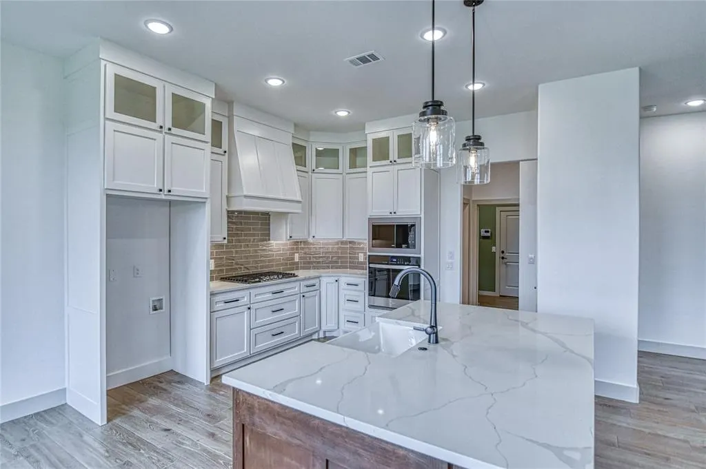 Photo 13 — 2240 Bretford Way, Norman, OK 73071