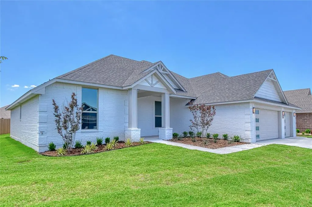 Photo 2 — 2240 Bretford Way, Norman, OK 73071