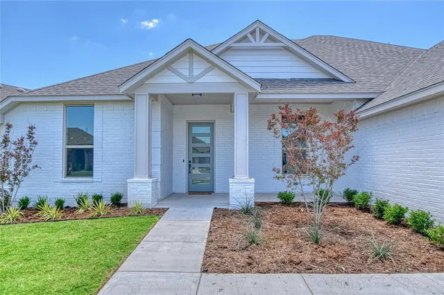 Photo 3 — 2240 Bretford Way, Norman, OK 73071