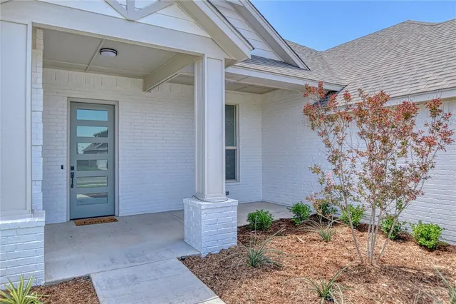 Photo 4 — 2240 Bretford Way, Norman, OK 73071