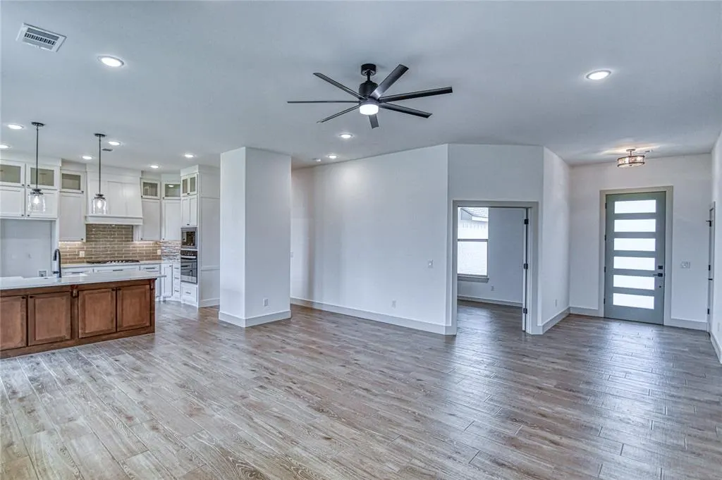 Photo 11 — 2240 Bretford Way, Norman, OK 73071