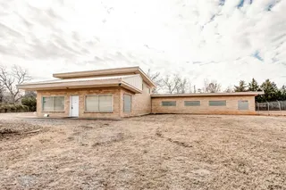 Sold home at 402 W Highland Street