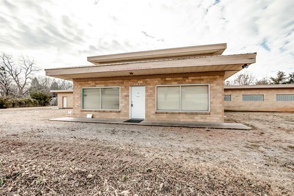 Photo 2 — 402 W Highland Street, Tecumseh, OK 74873
