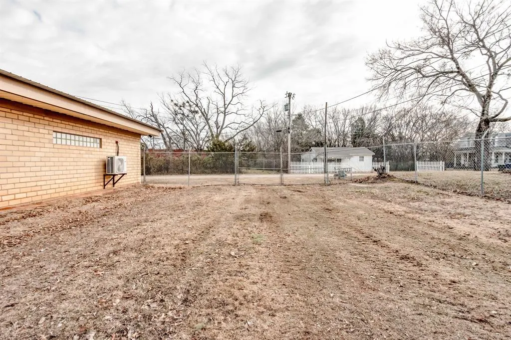 Photo 15 — 402 W Highland Street, Tecumseh, OK 74873