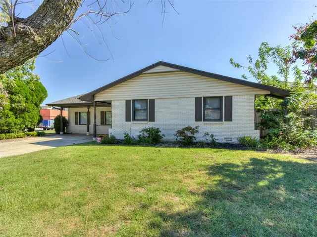 Photo 2 — 5936 N Ione Drive, Oklahoma City, OK 73122