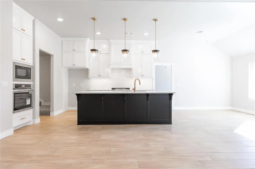 Photo 4 — 3906 Lleyton Drive, Norman, OK 73072