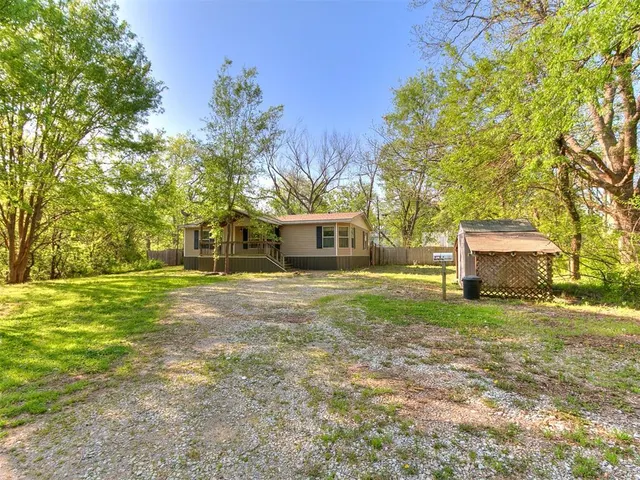 Front exterior — 410 W Main Street, Tecumseh, OK 74873