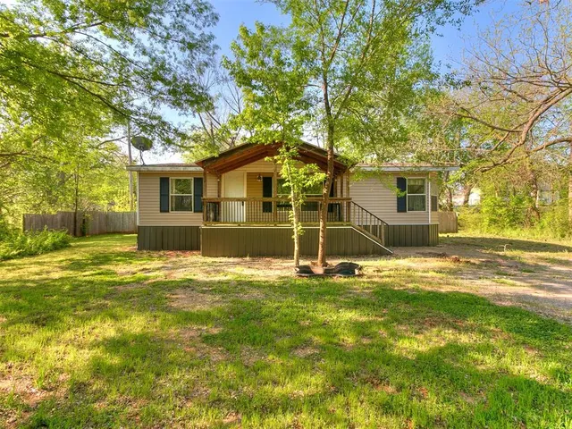 Photo 3 — 410 W Main Street, Tecumseh, OK 74873