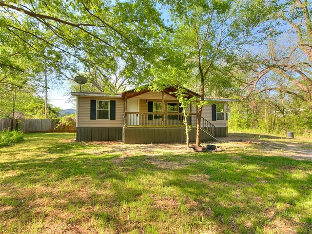 Photo 4 — 410 W Main Street, Tecumseh, OK 74873