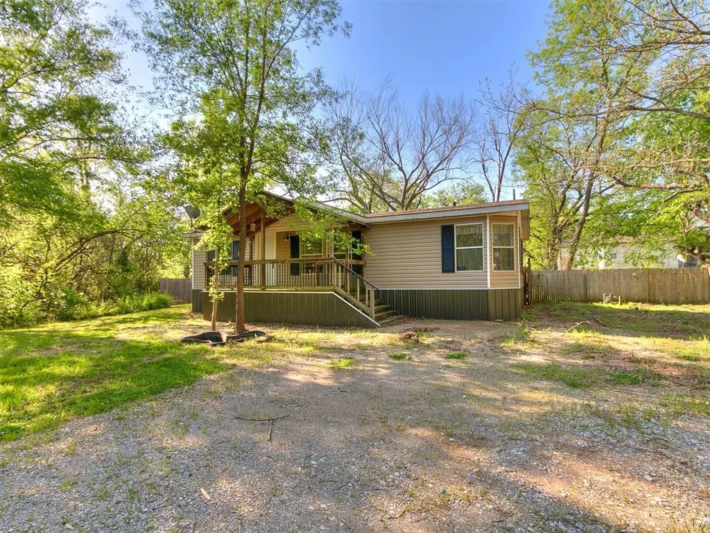 Photo 5 — 410 W Main Street, Tecumseh, OK 74873