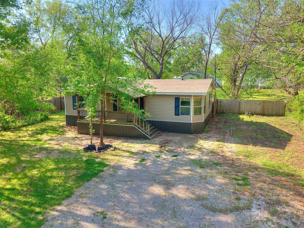 Photo 7 — 410 W Main Street, Tecumseh, OK 74873