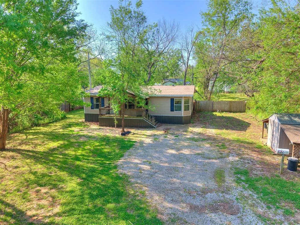 Photo 8 — 410 W Main Street, Tecumseh, OK 74873