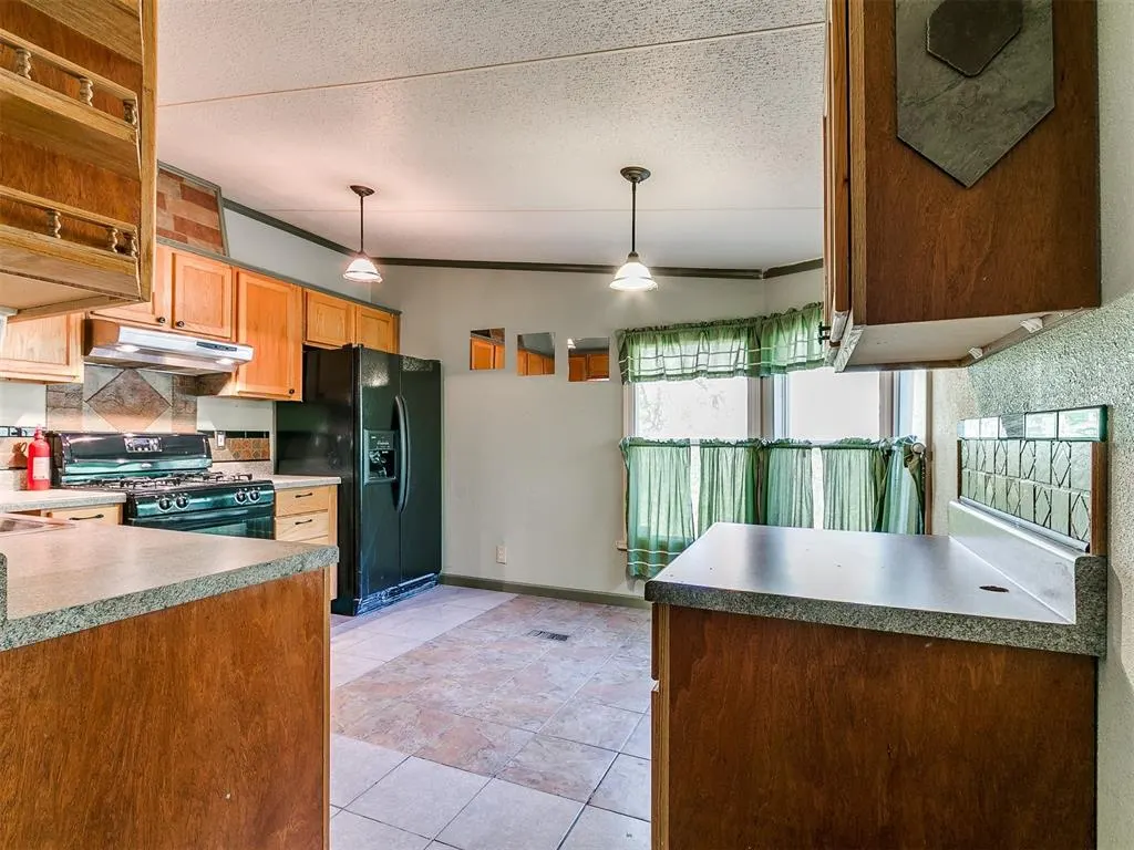 Photo 17 — 410 W Main Street, Tecumseh, OK 74873