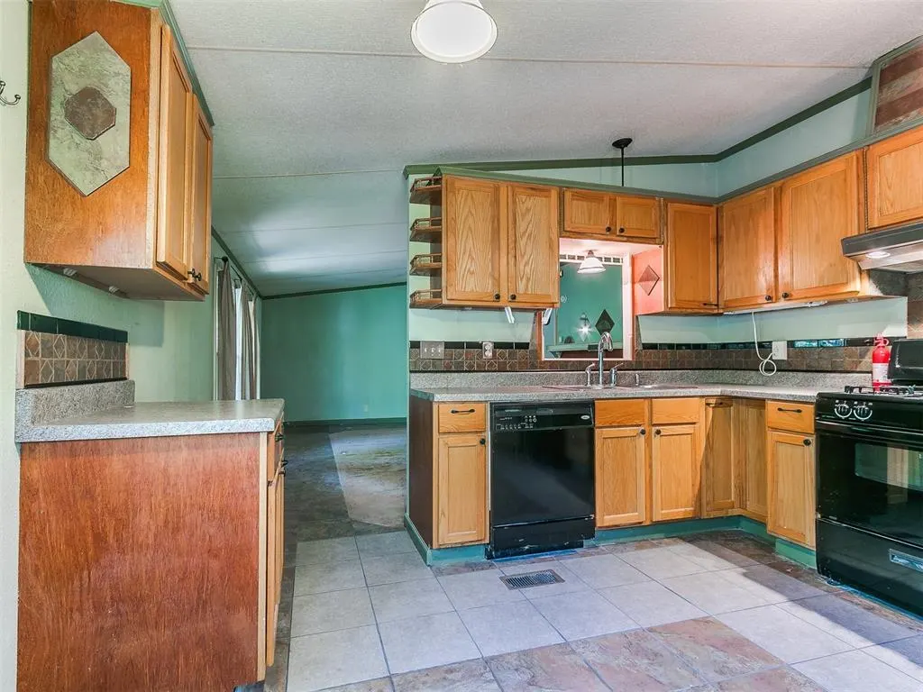 Photo 20 — 410 W Main Street, Tecumseh, OK 74873