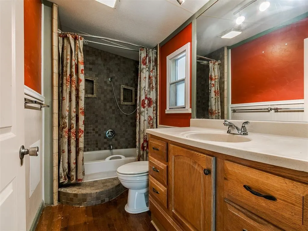 Photo 27 — 410 W Main Street, Tecumseh, OK 74873