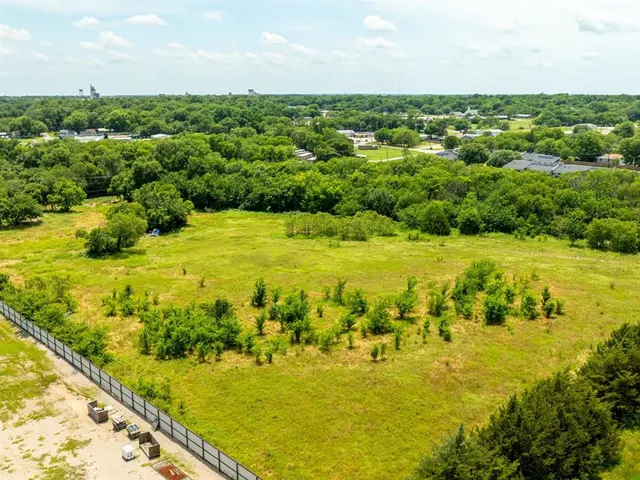 Photo 3 — 301 NE Monroe Avenue, Ardmore, OK 73401