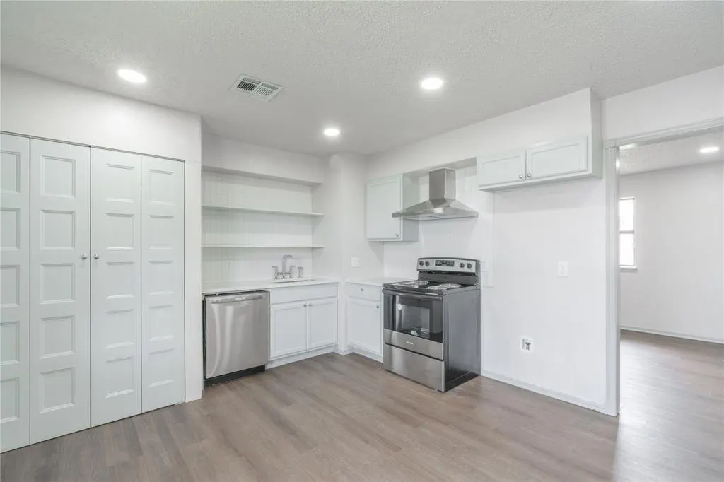 Photo 7 — 4720 S Youngs Boulevard, Oklahoma City, OK 73119