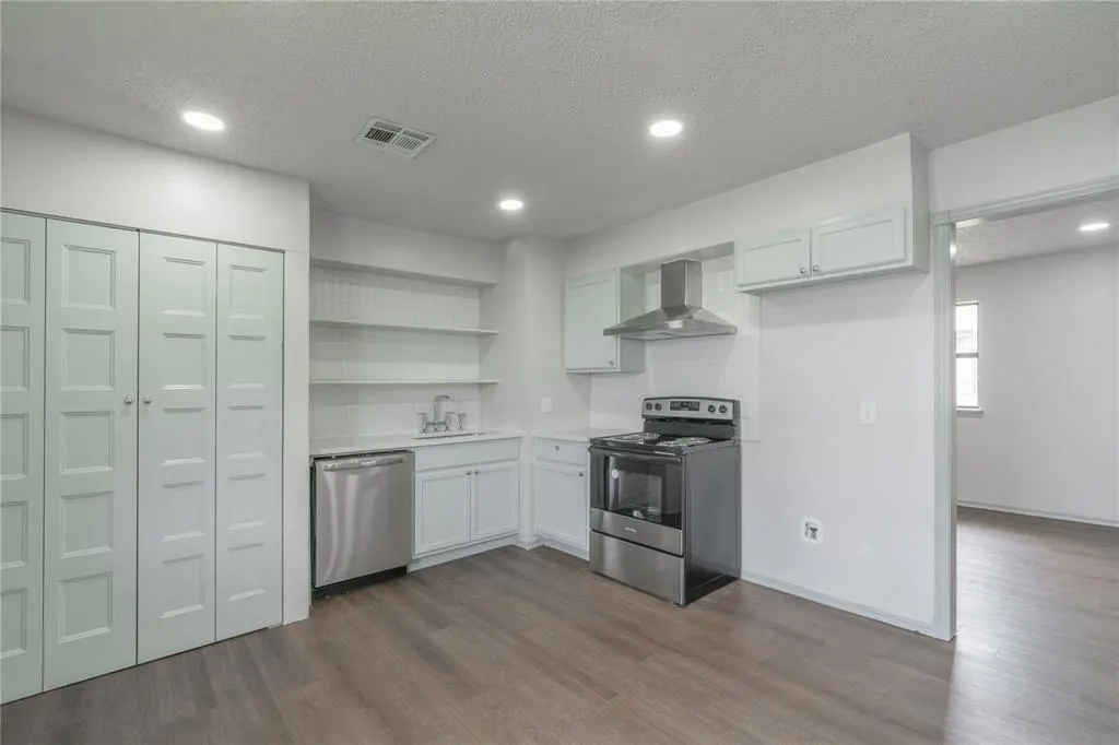 Photo 9 — 4720 S Youngs Boulevard, Oklahoma City, OK 73119