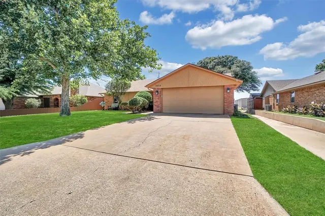 Photo 3 — 3217 Quail Circle, Altus, OK 73521