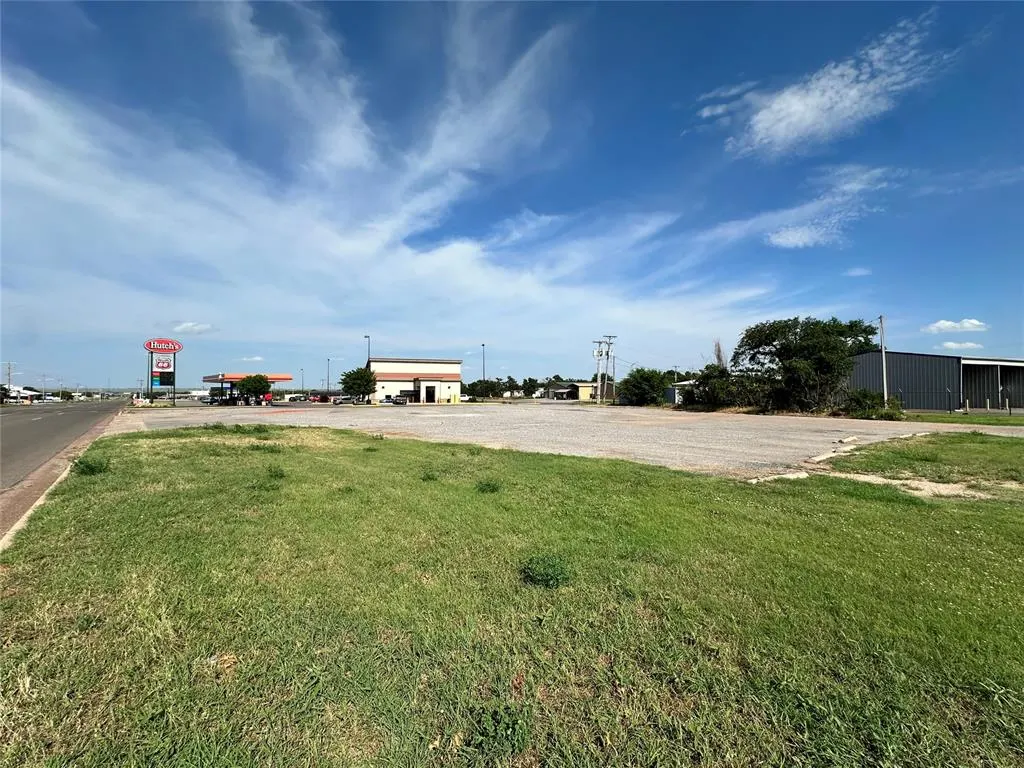 Front exterior — 408 NE Route 66 Highway, Sayre, OK 73662