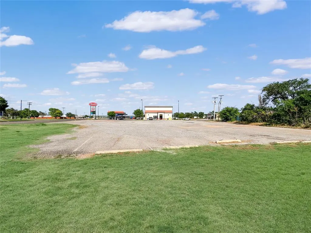 Photo 2 — 408 NE Route 66 Highway, Sayre, OK 73662