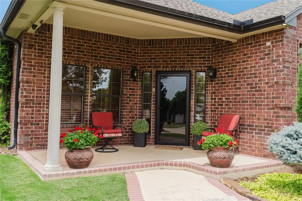 Photo 3 — 207 Foxridge Road, Elk City, OK 73644