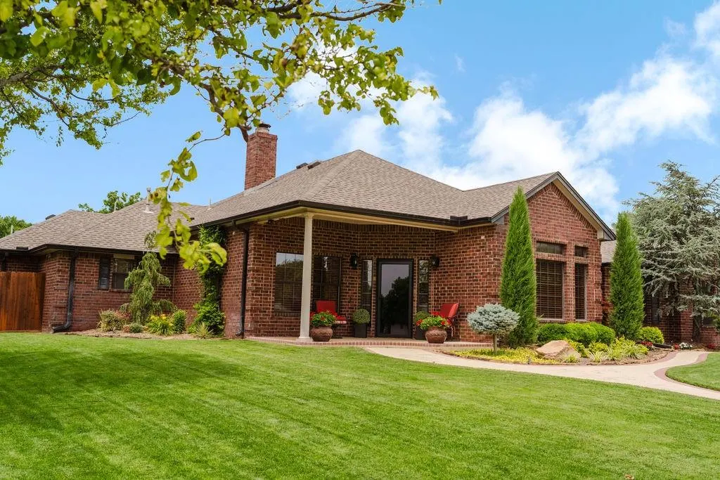 Photo 4 — 207 Foxridge Road, Elk City, OK 73644