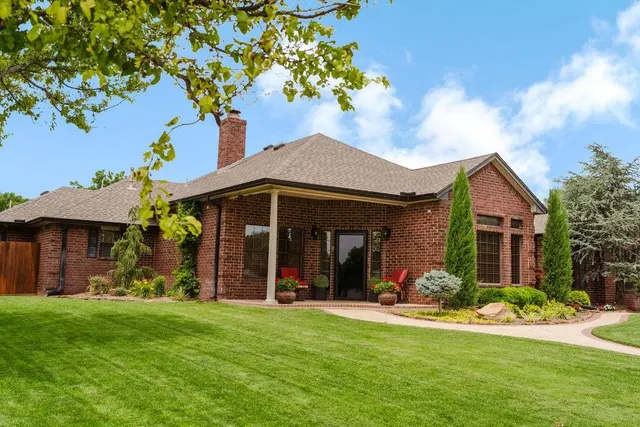 Photo 4 — 207 Foxridge Road, Elk City, OK 73644