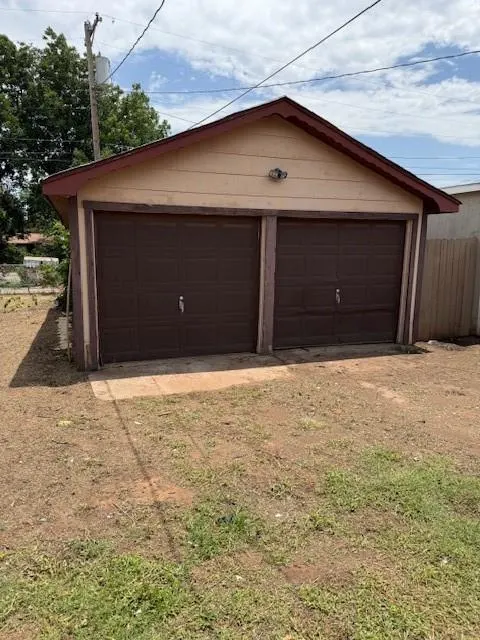 Photo 14 — Address unavailable, Altus, OK 73521