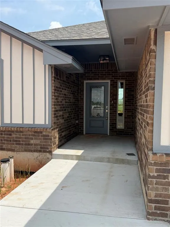 Photo 3 — 1233 E Stallion Lane, Mustang, OK 73064