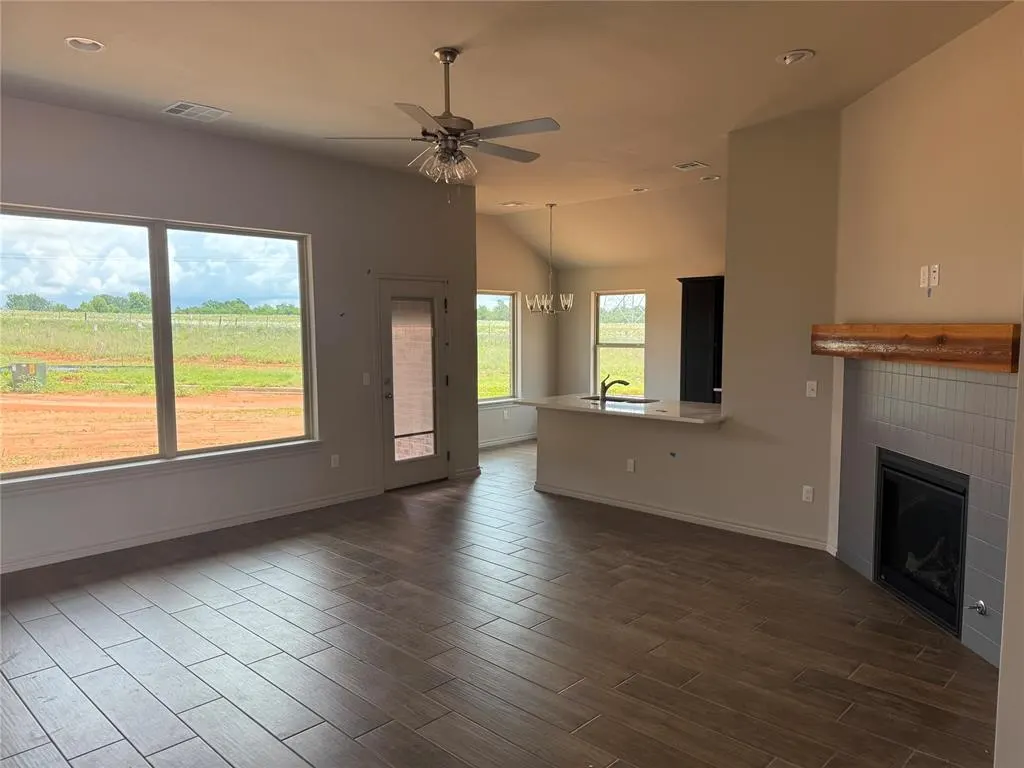 Photo 4 — 1233 E Stallion Lane, Mustang, OK 73064