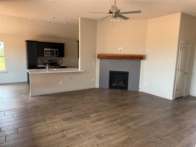 Photo 5 — 1233 E Stallion Lane, Mustang, OK 73064