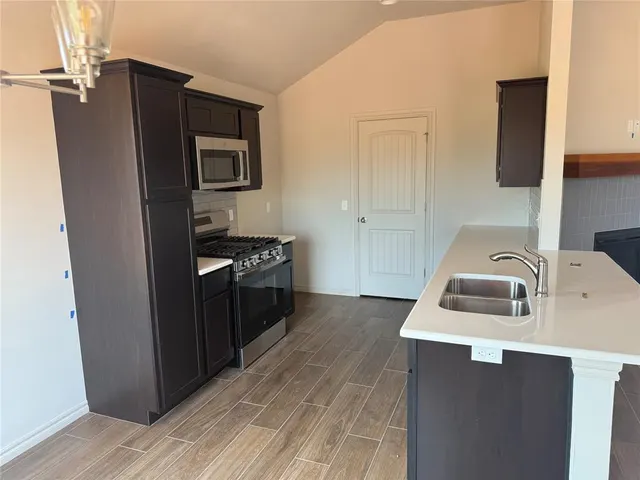 Photo 7 — 1233 E Stallion Lane, Mustang, OK 73064