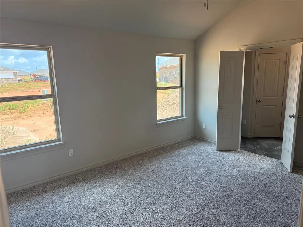 Photo 11 — 1233 E Stallion Lane, Mustang, OK 73064
