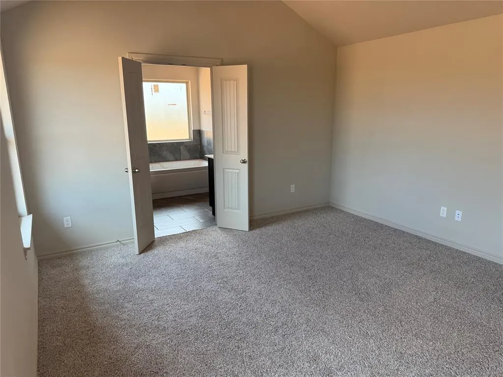 Photo 12 — 1233 E Stallion Lane, Mustang, OK 73064