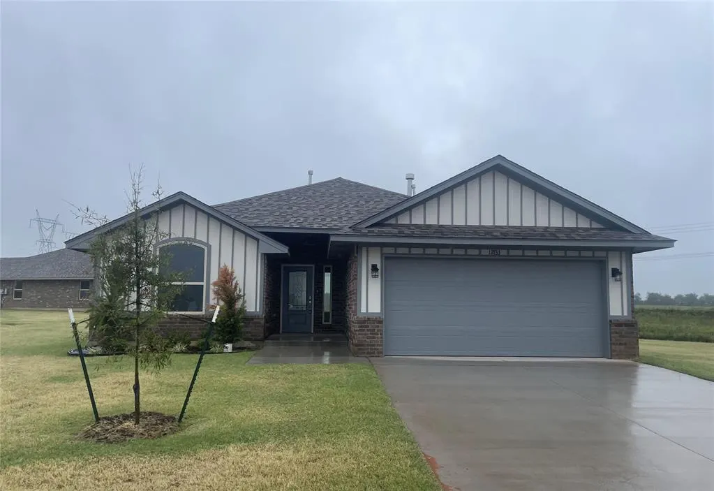 Front exterior — 1233 E Stallion Lane, Mustang, OK 73064