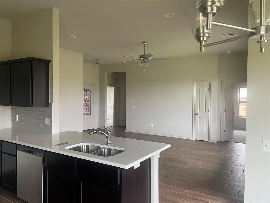 Photo 19 — 1233 E Stallion Lane, Mustang, OK 73064