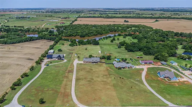 Photo 3 — 30454 Wolf Creek Lane, Cashion, OK 73016