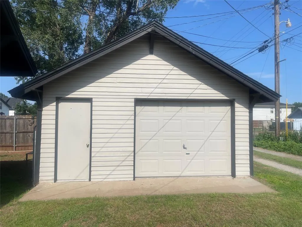 Photo 14 — 320 N Bradley Street, Weatherford, OK 73096