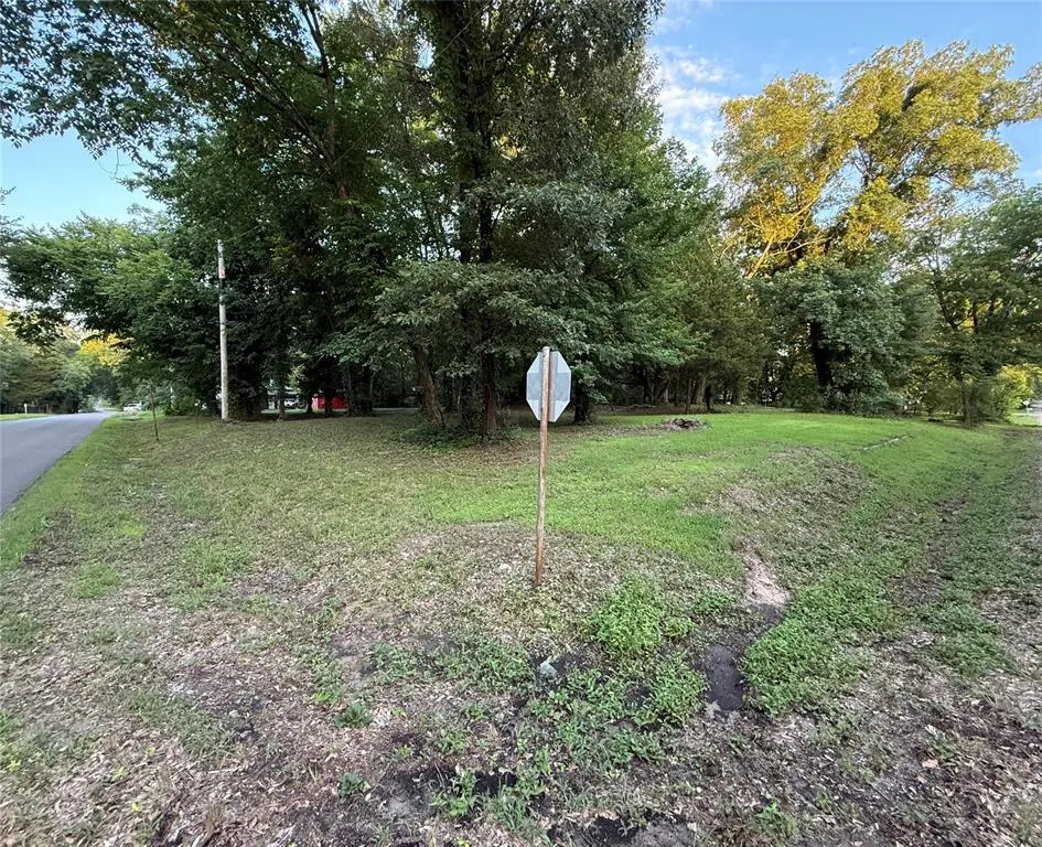Front exterior — 606 Campbell Street, Broken Bow, OK 74728