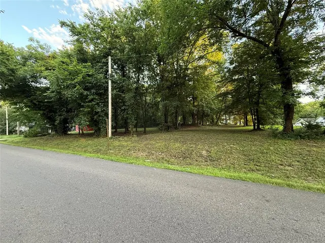 Photo 2 — 606 Campbell Street, Broken Bow, OK 74728