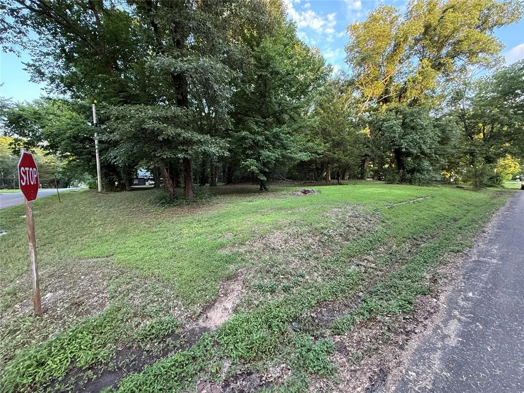 Photo 13 — 606 Campbell Street, Broken Bow, OK 74728