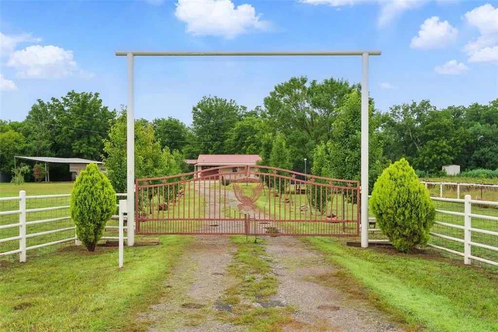 Photo 2 — 5801 N Henney Road, Coyle, OK 73027